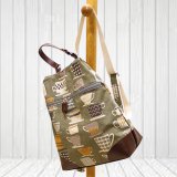 三角シルエットのリュック　チョコ